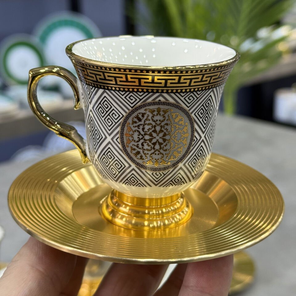 Lüx Porselen 6 Lı Metal Tabaklı Fincan Takımı
