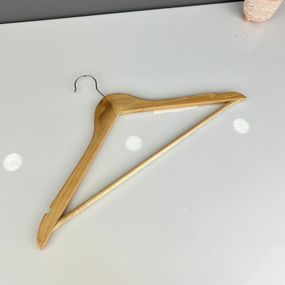 Seri Sonu 154 Ahşap Tek Elbise Askısı